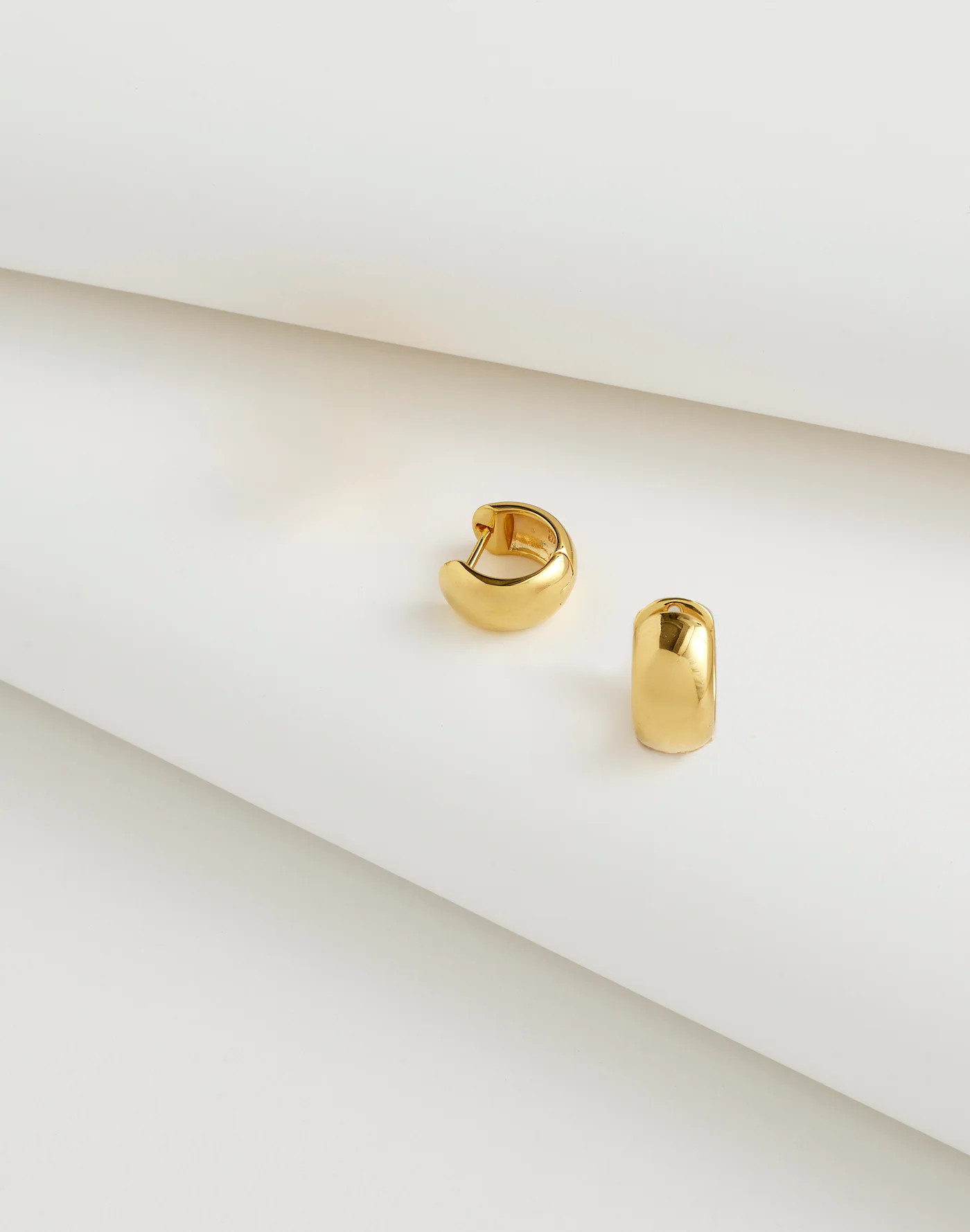 Demi-Fine Chunky Huggie Hoop Earrings | Madewell