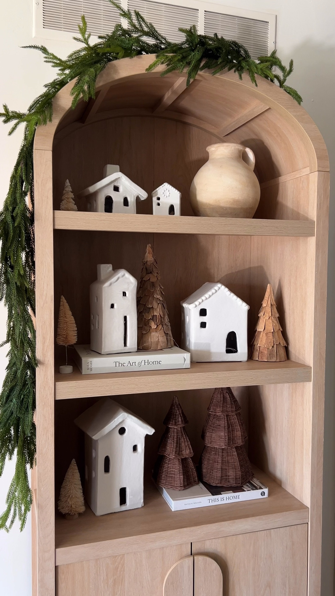 Christmas bookshelf 

#LTKHome #LTKHoliday