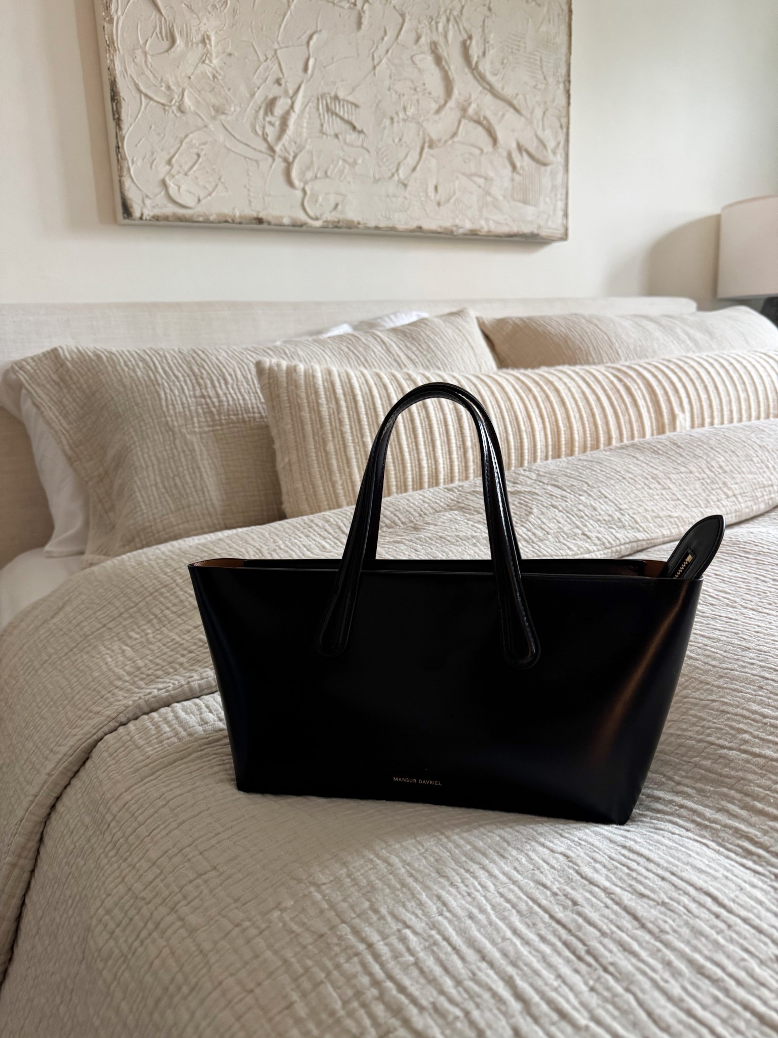 expecting to wear this bag a lot. Love the handle length and it fits so much! #MansurGavriel 