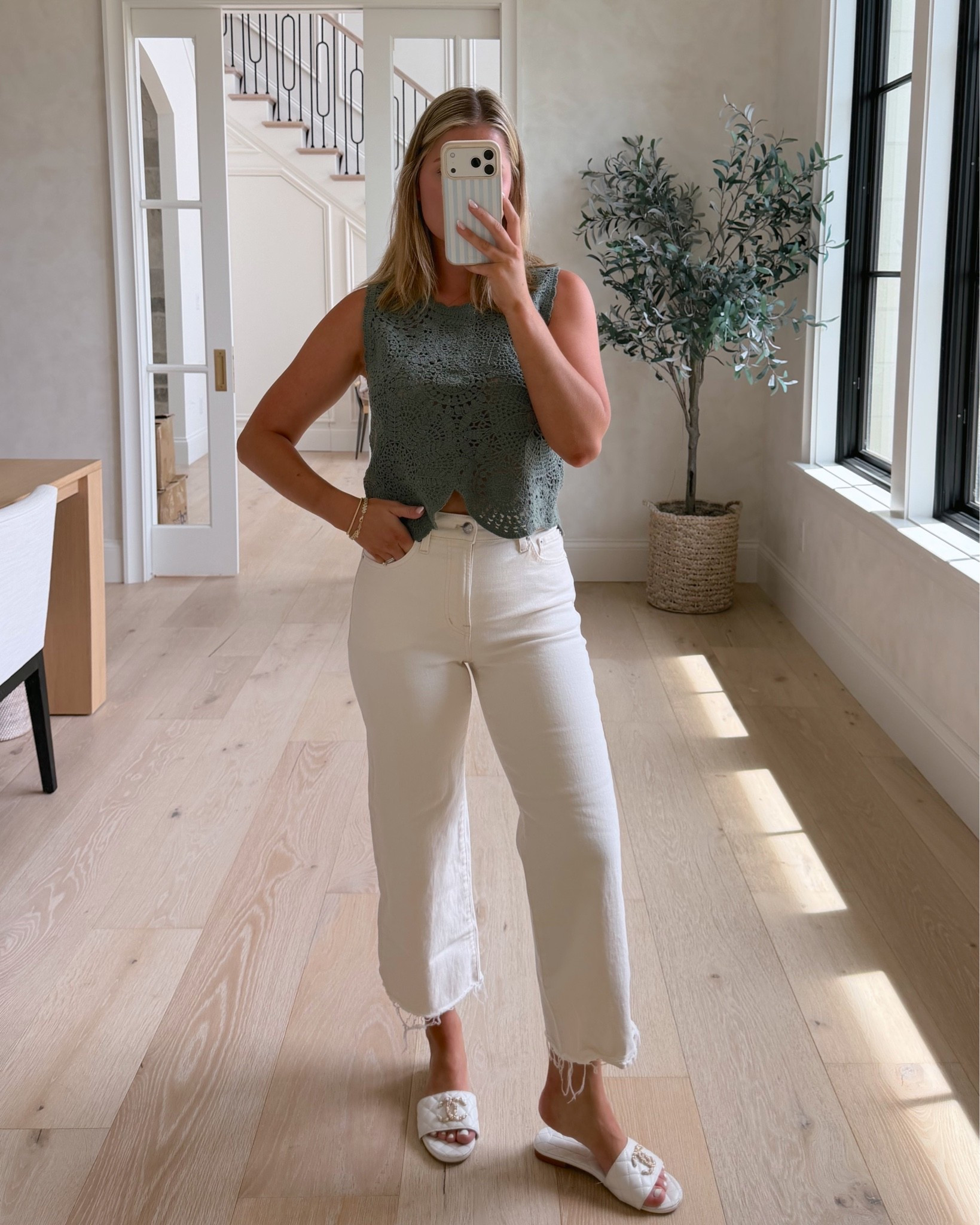 Summer new arrivals from @abercrombie @Madewell! I love these white pants I wear ALL THE TIME! Also just got them in the olive color. 


ootd, outfit inspo, summer outfits, pants, summer tops, new arrivals