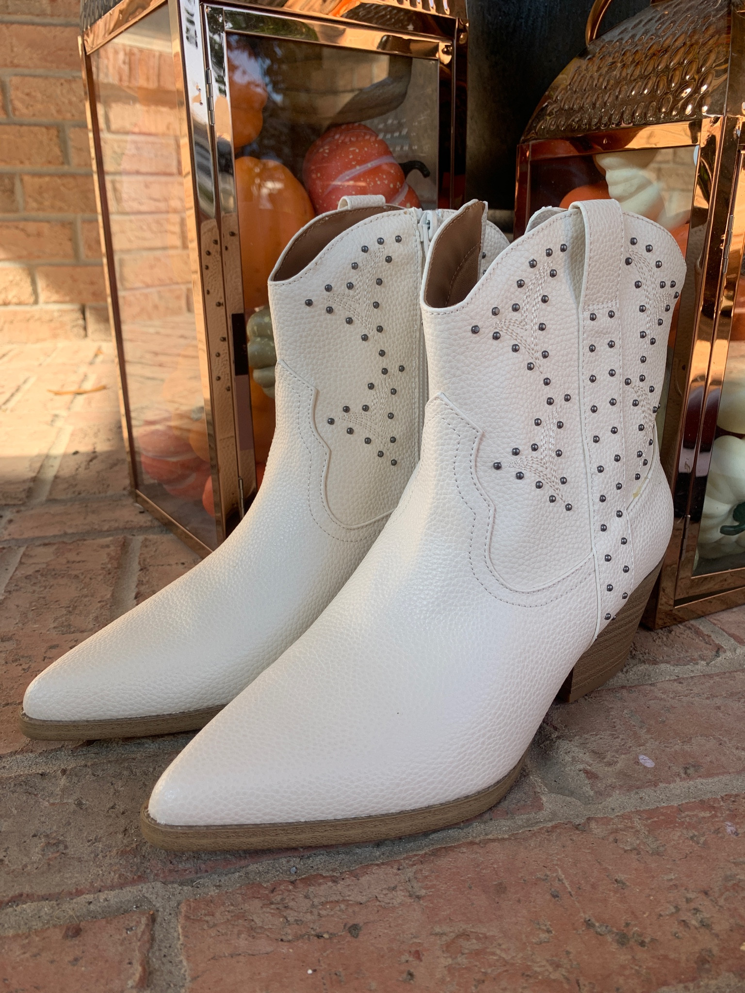 White booties are trending.

And if they are white COWBOY boots, even better!!

Want to “try-on” the trend before making a big investment? 

Try this pair from Target!

#LTKSeasonal #LTKshoecrush #LTKfindsunder100