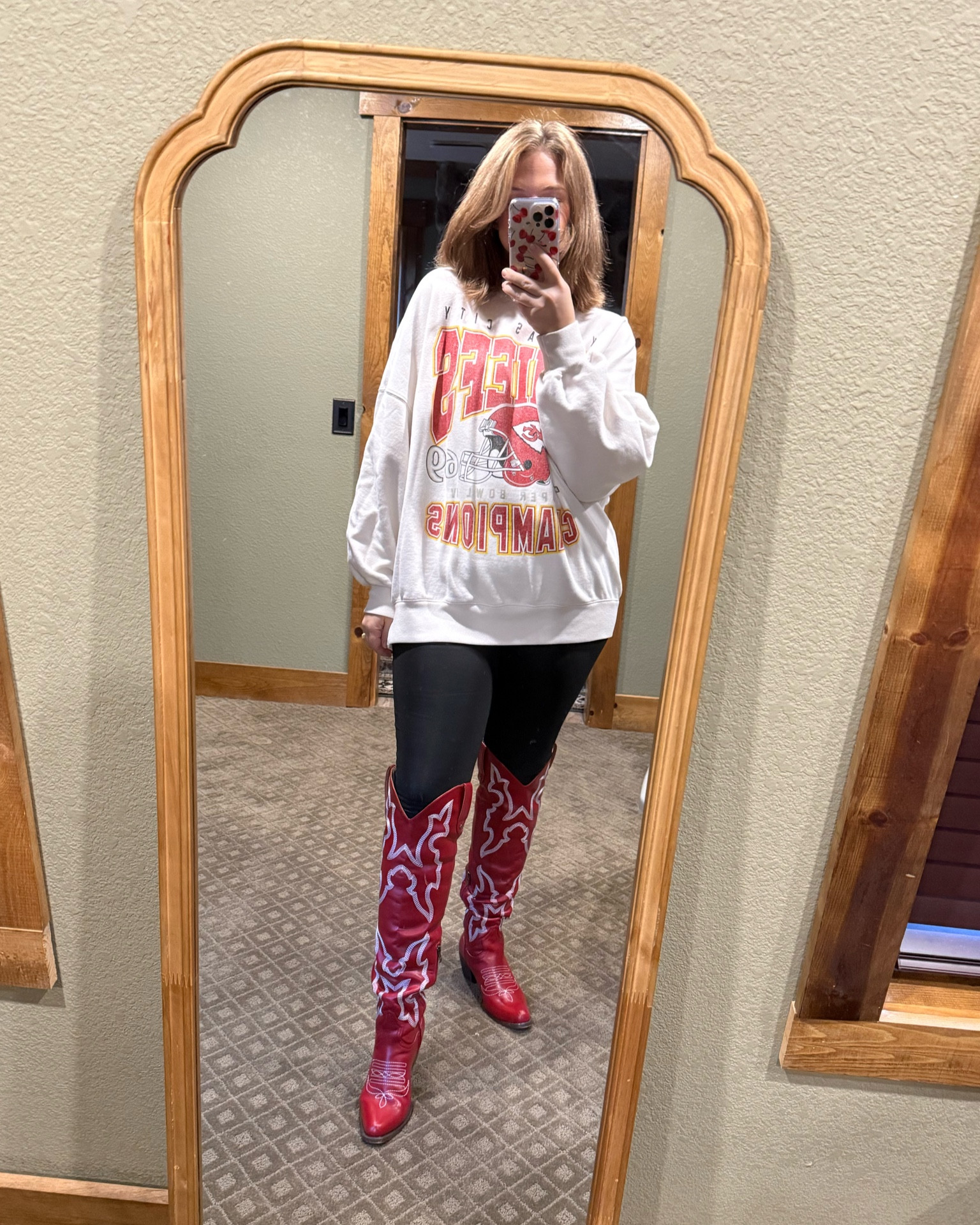 Football outfit, leather leggings, boots

#LTKMidsize #LTKStyleTip