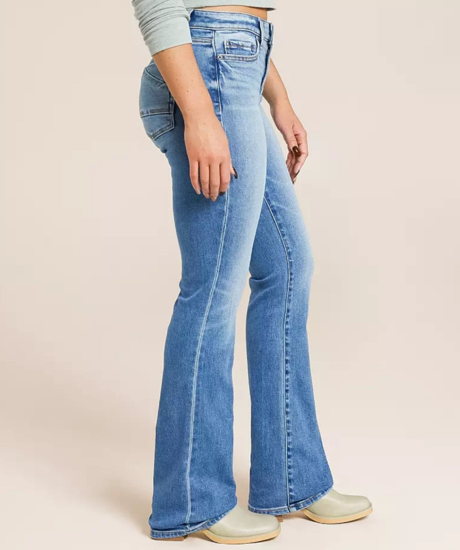 Boot stretch Jean 

#LTKBeauty #LTKFamily #LTKStyleTip