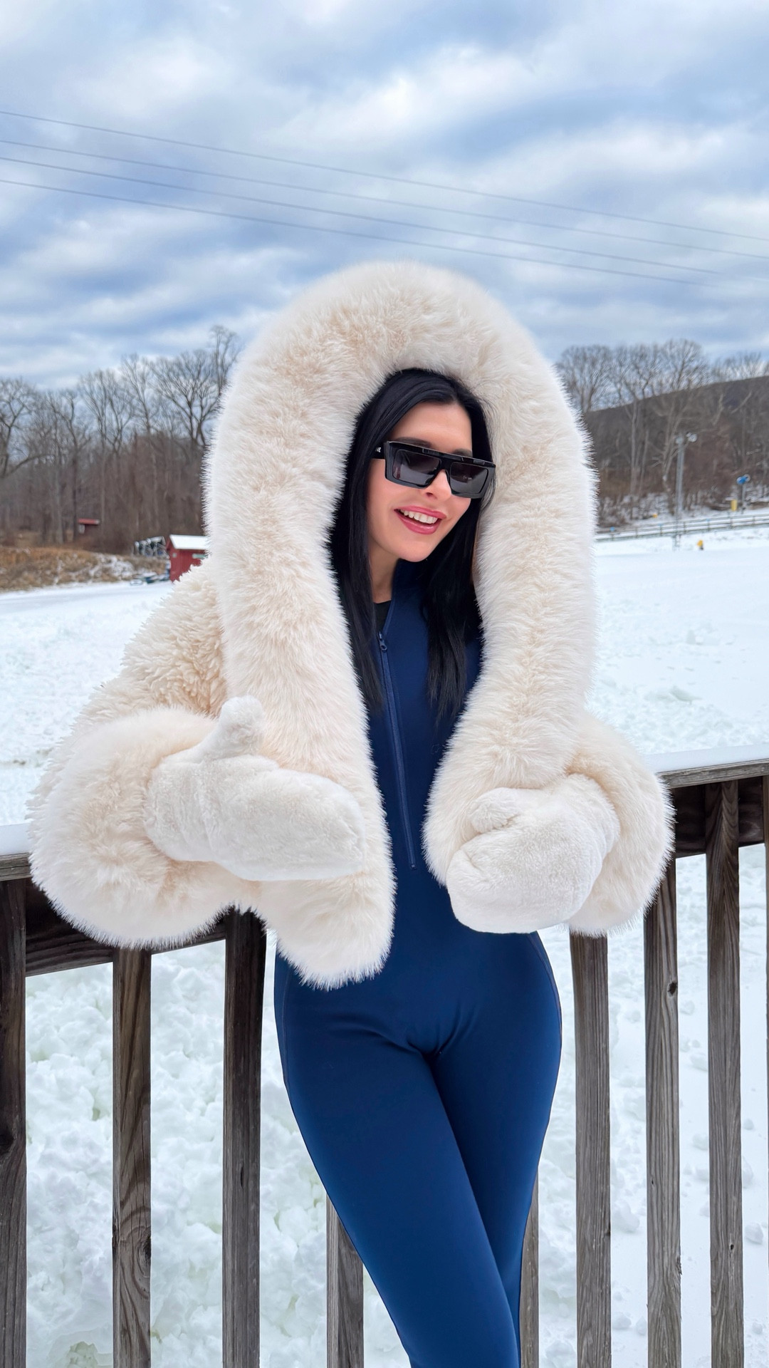 Miss circle Kai cropped white winter coat 

#LTKSeasonal #LTKgrwm #LTKootd