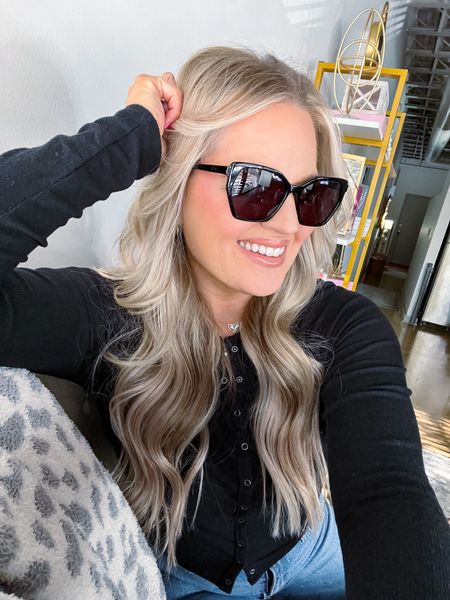 VERA - BLACK + GREY SUNGLASSES



#LTKstyletip #LTKSeasonal