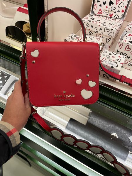I’m loving all of the hearts on this cute Kate Soade bag!

#LTKitbag #LTKSeasonal #LTKstyletip