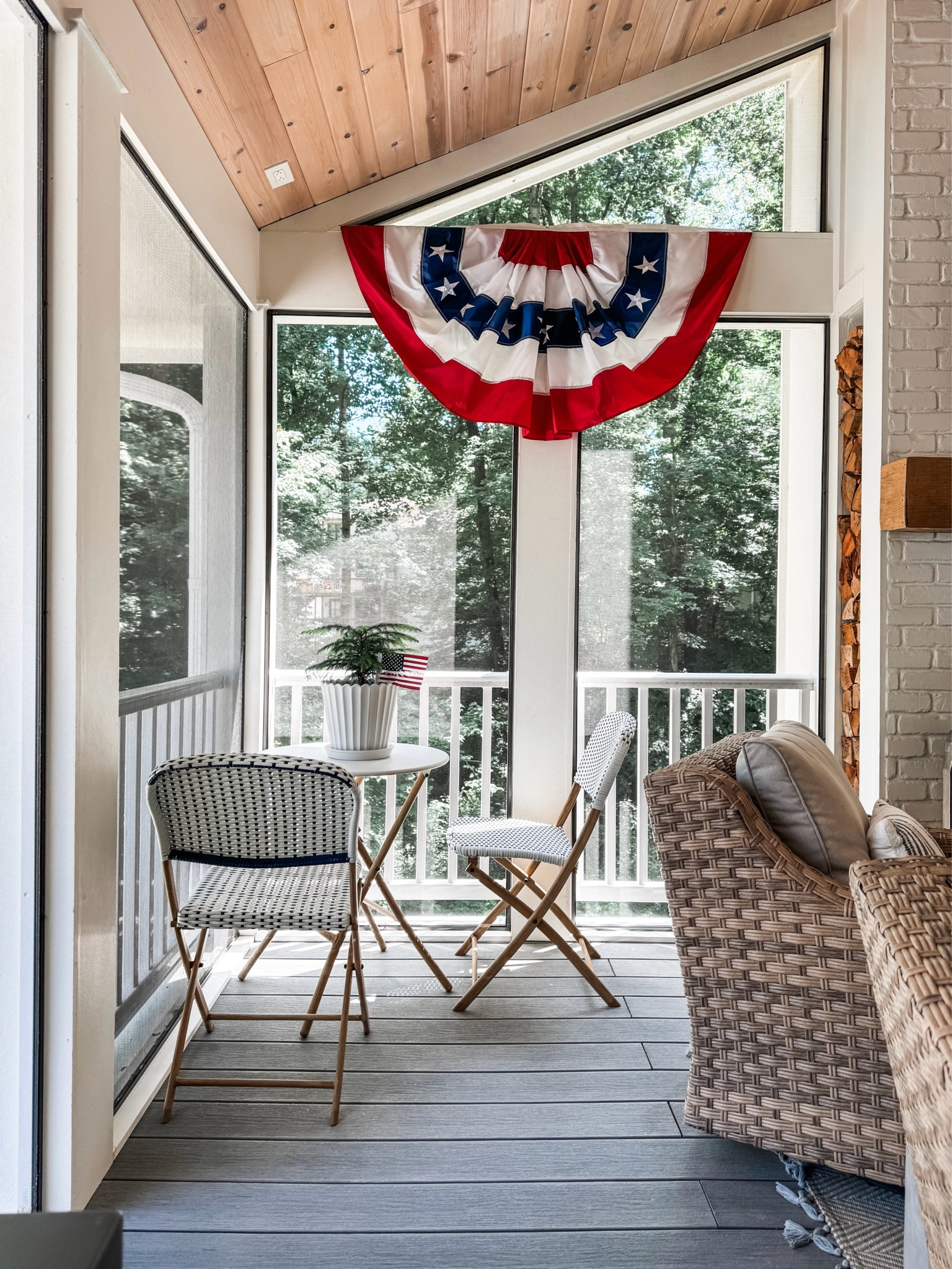 Patriotic patio 🇺🇸

#cafechairs #foldingchairs #patiofurniture #planter #scallops #bunting

#LTKFindsUnder100 #LTKHome #LTKSeasonal