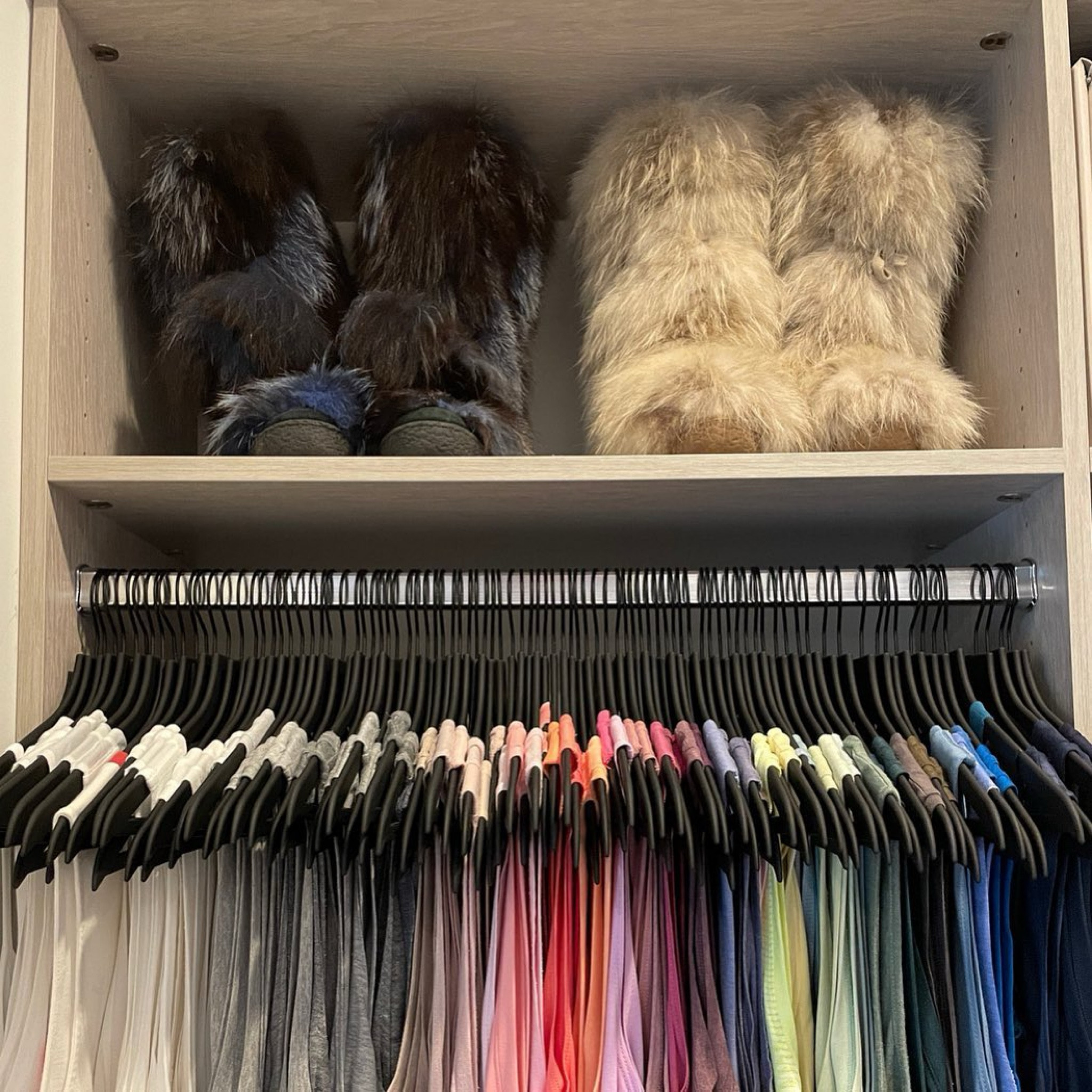 We've just got to take a moment to gush over these @neatmethod hangers, which have quickly become our favorites for so many reasons: 
⠀⠀⠀⠀⠀⠀⠀⠀⠀
🪄They save immense amounts of space compared to plastic
🪄They don't "shed" like some of the velvet options out there
🪄The slight curve means you won't have weird shoulder bumps in your tops (we're looking at you, WIRE hangers)
🪄They now come in Teen + Toddler sizes
🪄They have both a brass and black handle option to keep up with the latest in closet trends
⠀⠀⠀⠀⠀⠀⠀⠀⠀
What's not to love? Save 10% on any @neatmethod products using the code: Baer10.