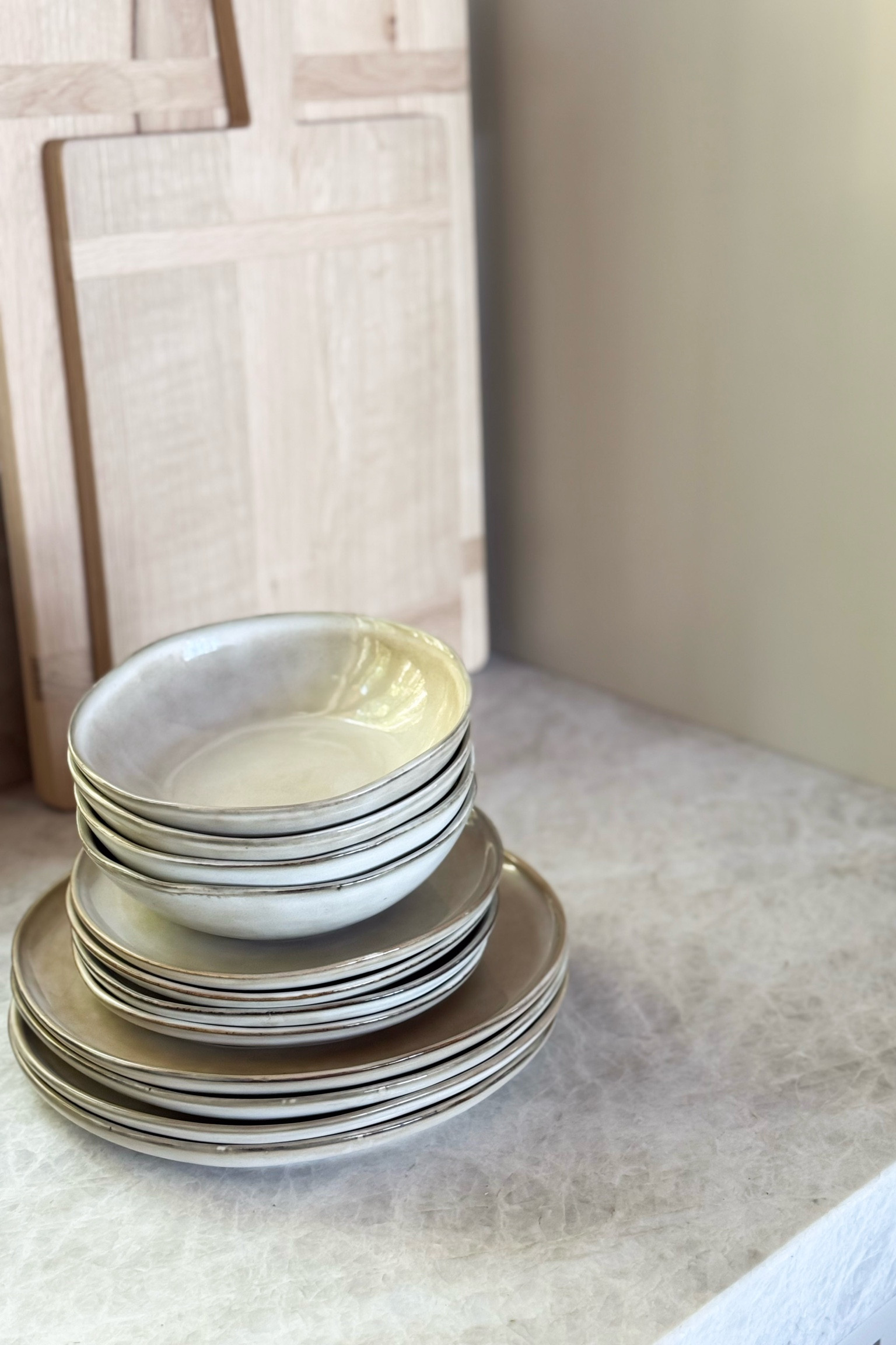 Beautiful dinnerware I bought for the cabin! This is the cappuccino color, serves 8.

Home, home finds, home favorites, dinnerware, dinner plate, entertaining essentials, summer hosting, summer must have, ceramic plates, Amazon find

#LTKSummerEdit #LTKHome #LTKParties