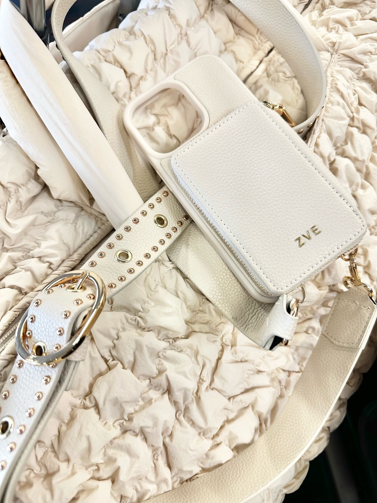 iPhone case, crossbody, wallet, carry on bag, tote bag, travel

#LTKfindsunder50 #LTKtravel #LTKGiftGuide