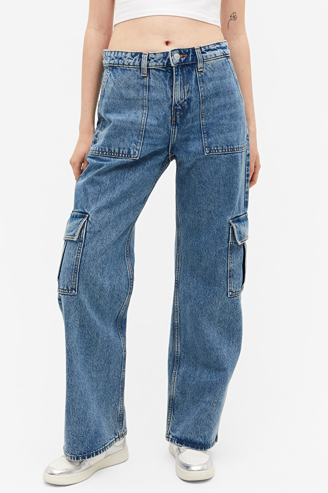 Low waist blue cargo jeans | Monki