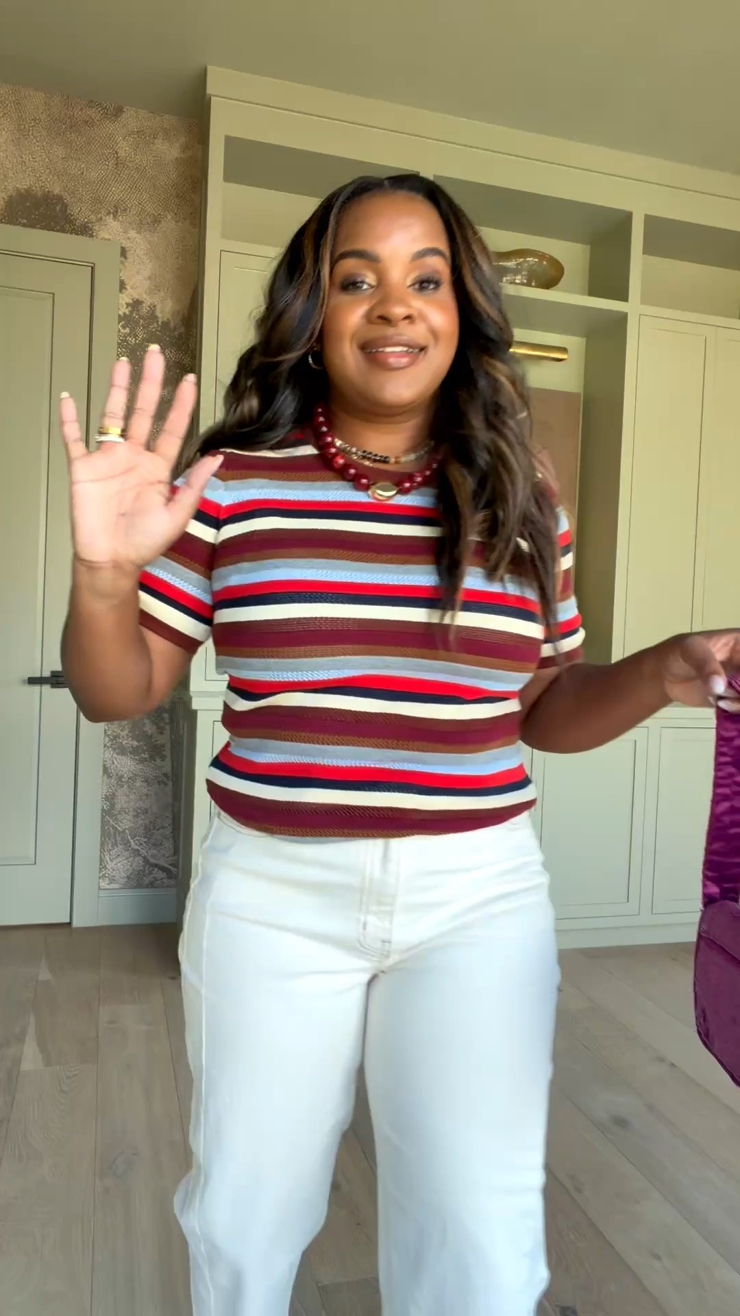 Such a classic look! $18 top & $25 jeans 🙌🏾