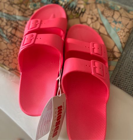 Beach ready ☀️🏝️ I love the comfort and practicality of this, not every time heels, some times, flats and comfort 😀

#LTKswim #LTKtravel #LTKSpringSale