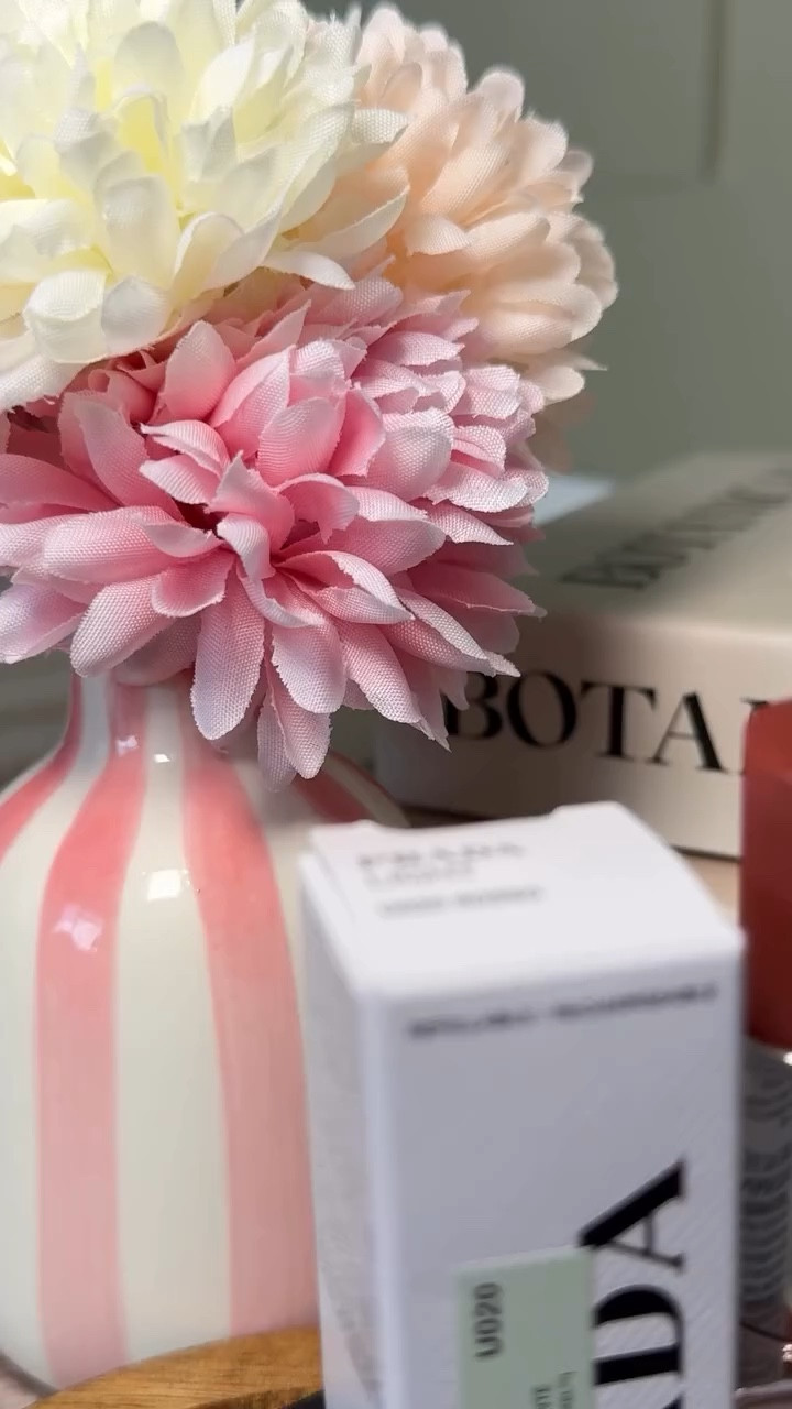 The Devil wears Prada, but darling, so do I. 💄👠

#PRADABEAUTY #MYPRADALASHDETAIL @pradabeauty 

#LTKbeauty #LTKluxury #LTKgiftguide