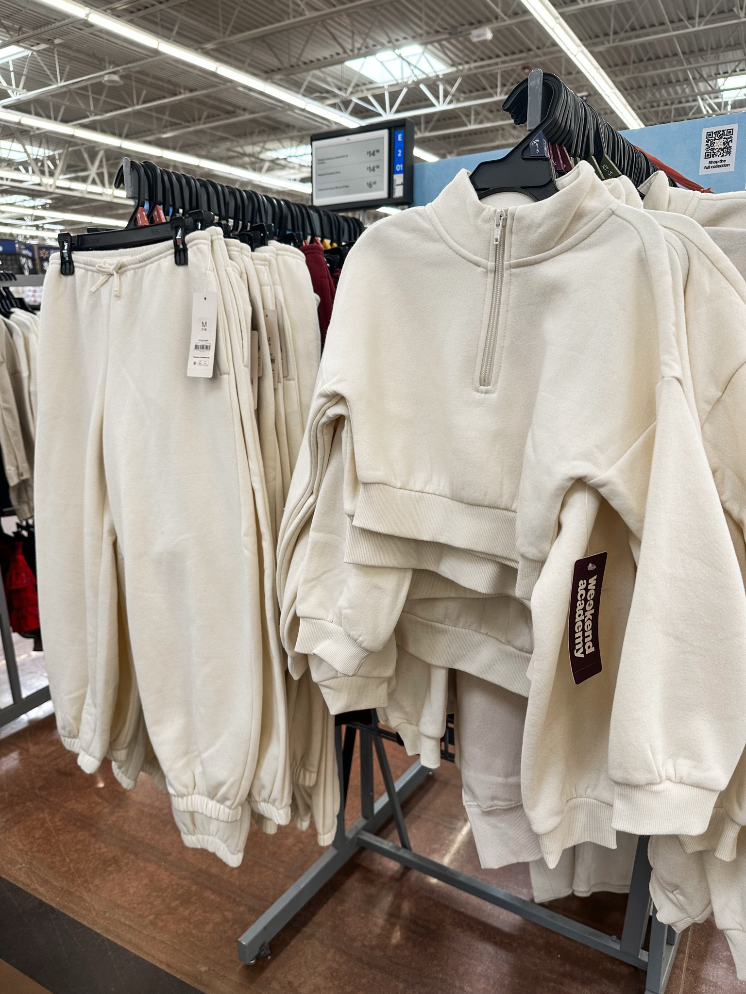 Girls sweatsuit 

#LTKKids
