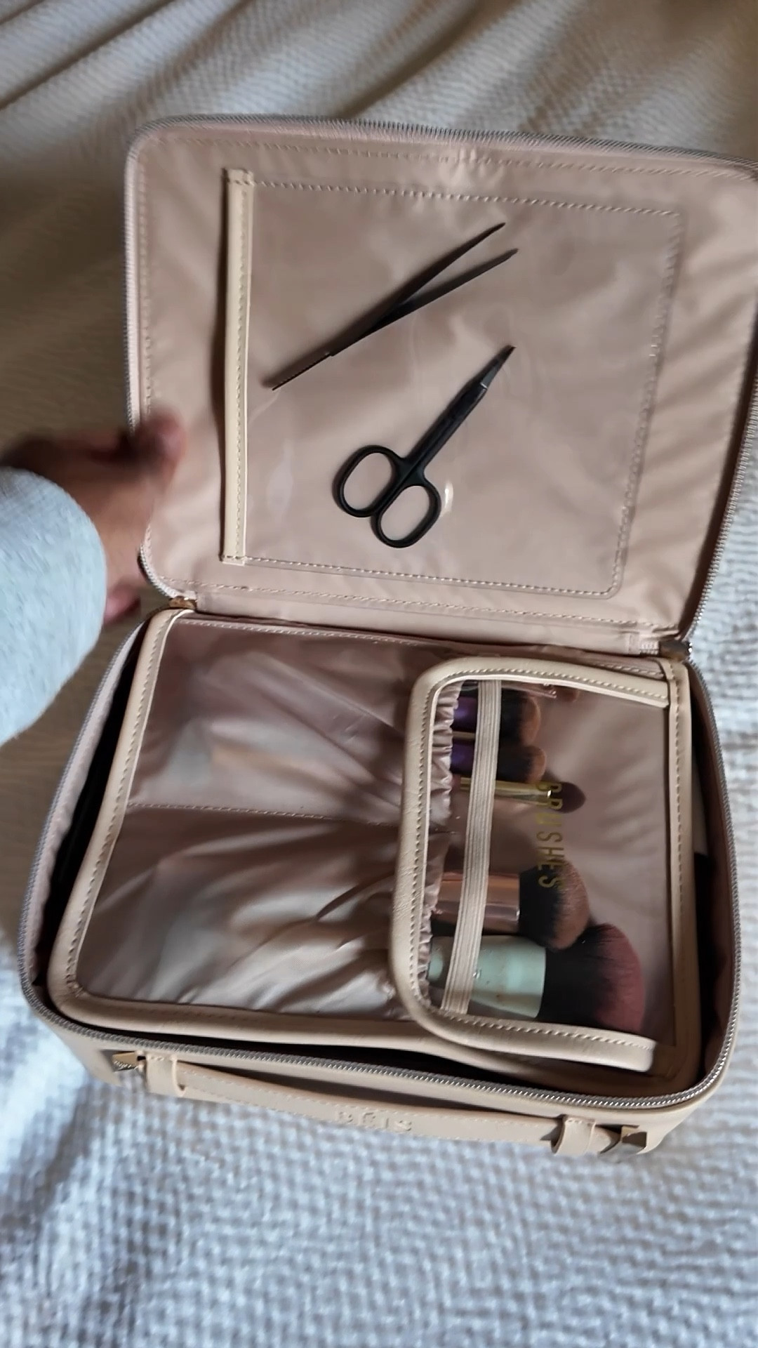 My new Beis travel makeup bag! I got it in Bora Bora and have loved using it for trips! It’s so spacious and great for organizing your cosmetics 

#LTKtravel #LTKbeauty #LTKfindsunder100