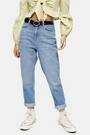 Mittelblaue Mom Jeans mit Stonewash-Effekt Petite-Größe | Topshop DE