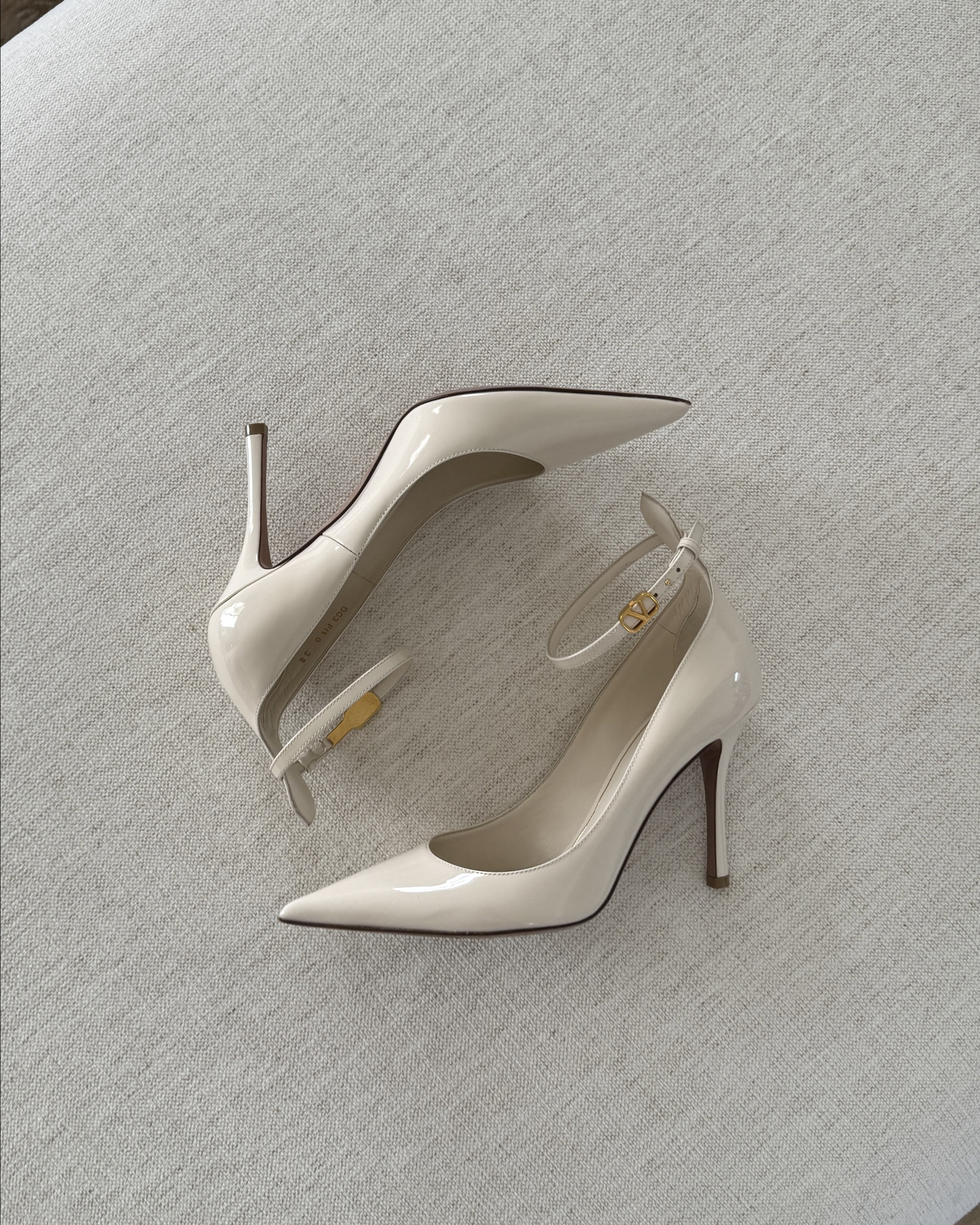 Warm ivory white pointy heels. The perfect white pump with a stunning ankle detail. The best part - they are comfortable too. Amazing shoe for a wedding, no matter if you are the bride or the guest! They run big, size down half a size 🤍 #valentinoheel #valentinopump #valentinotango

#LTKwedding #LTKshoecrush #LTKstyletip