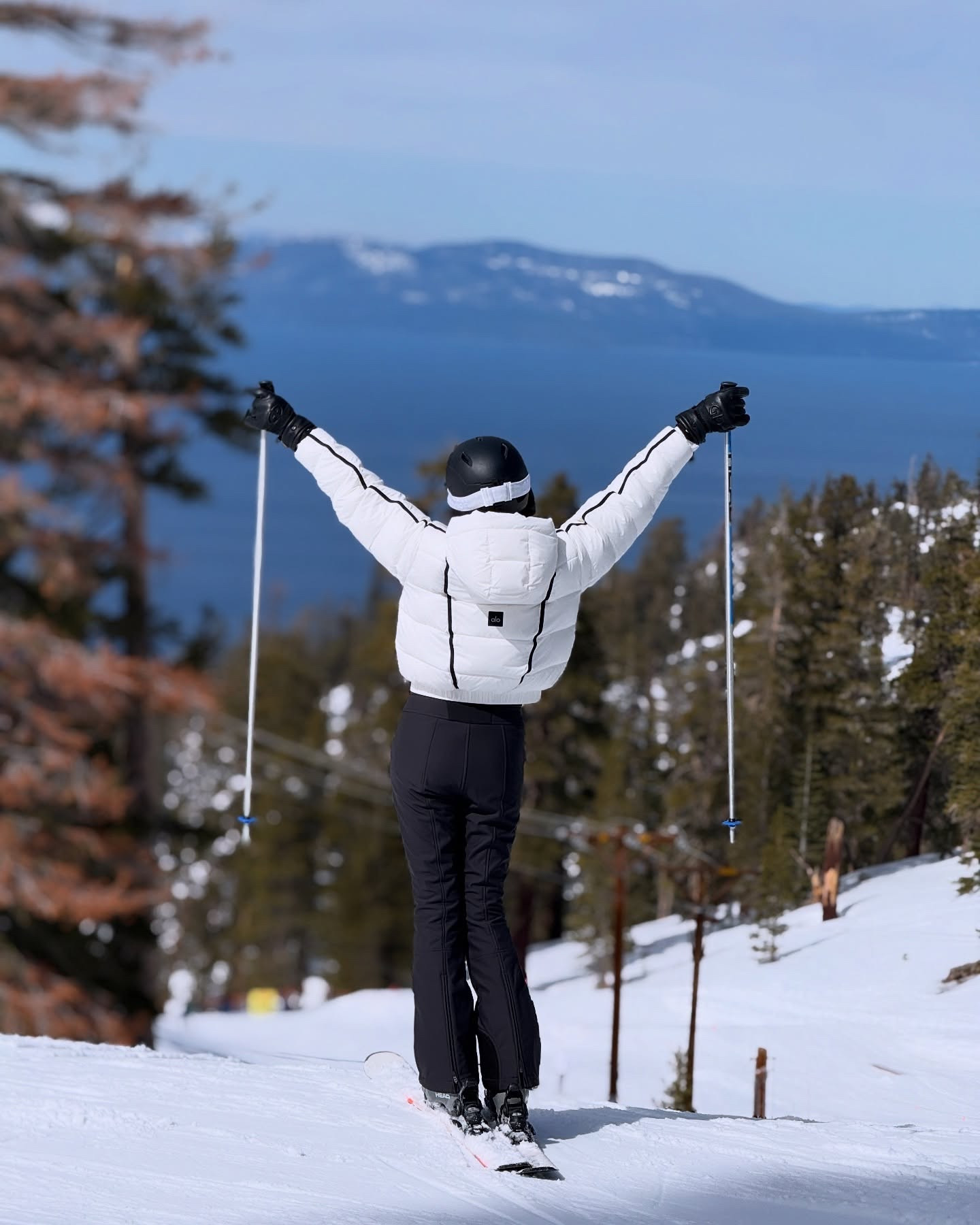 🖤🤍 Another Ski Trip of the Season 🐻‍❄️❄️

#WinterMemories #LakeTahoe #SnowMuchFun #WinterVibes #skisuit #skistyle @alo

#LTKTravel #LTKSeasonal #LTKStyleTip