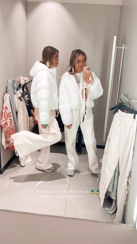 Day 28/31 get winter ready with us. These cropped jackets are amazing. 🤍🤍  for wintersport, daily style and perfect on your white trousers. #LTKGift #grwu #getreadywithme #getready
.
Linked our cropped coats below. 🤍🤍🫶🏼🫶🏼 #hmxme 
.
#cropped #coats #pufferjacket

#LTKGiftGuide #LTKVideo #LTKHoliday