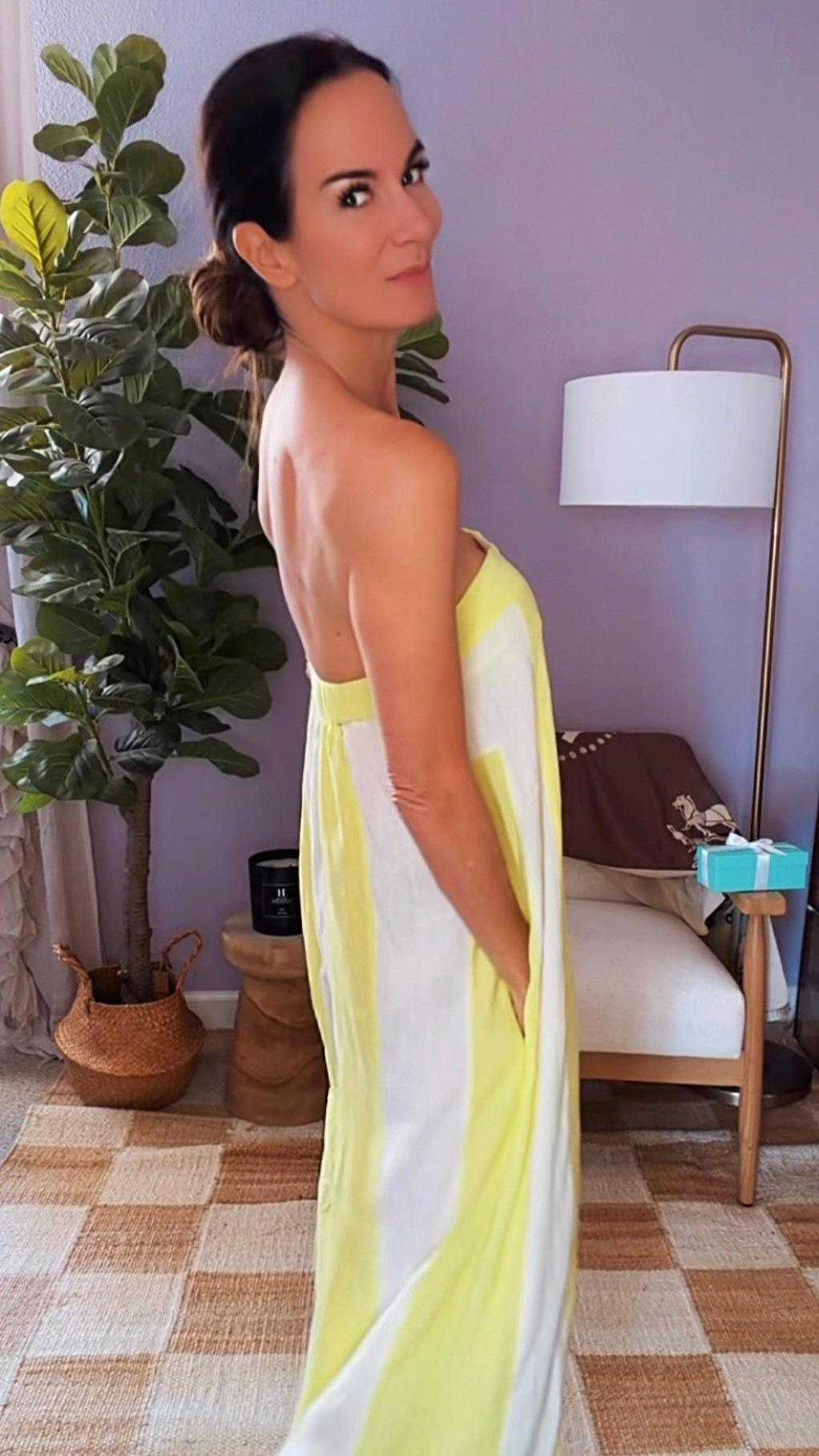 Sunshine called—it said wear the romper ☀️💛

Easy, breezy, zero overthinking required.
Throw it on, feel cute, go live your life.

This one does all the work so you don’t have to.

Wearing XS

#NicoleColeeStyle
#SummerStyle
#EffortlessFashion
#ResortWearVibes
#WarmWeatherStyle




#LTKgrwm #LTKdayinmylife #LTKBeauty