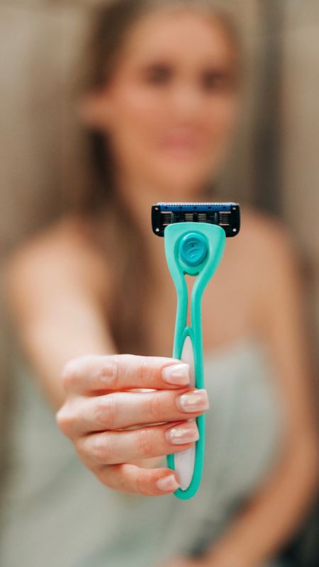 Healthy shaving using clean water! Using a clean razor is a must have! See all the reasons why by following me on instagram. 