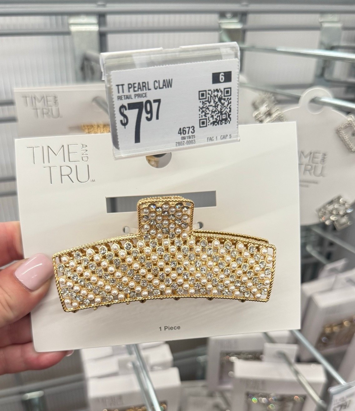  Time and Tru Rhinestone & Pearlescent Bead Hair Claw Clip  Gold Tone

This gold rhinestone hair claw clip instantly elevates any outfit. With pearlescent bead details, it’s perfect for holiday hairstyles, party looks, and everyday polished hair moments.

#LTKFindsUnder50 #LTKGiftGuide #LTKBeauty