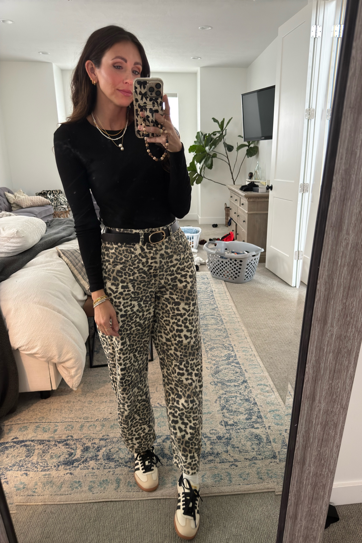 In the middle of folding laundry, but had to share these links quick cause this outfit is one of my faves! Pairing my favorite Amazon basic black shirt with some subtle barrel jeans and my new favorite kicks! Why did it take me so long to buy sambas?! 

#LTKStyleTip #LTKMostLoved #LTKFindsUnder100