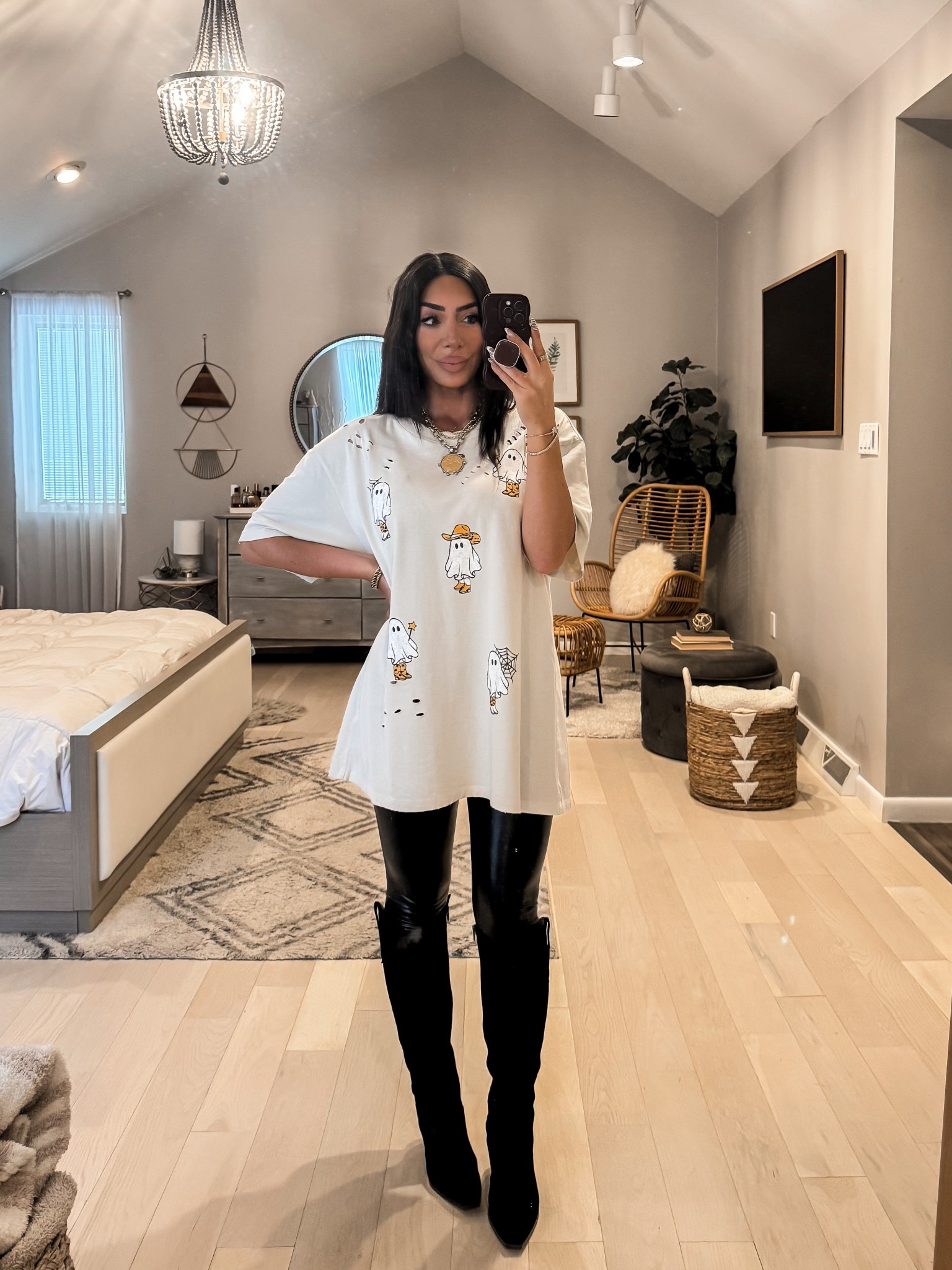 Cutest Halloween Outfit👻🖤

These suede boots are my absolute fave! I have them in 2 colors. Perfect kitten heel, so comfy and they are on super sale 🖤

Oversized tee- S/M
Commando faux leather leggings- S
Western/Cowboy boots- size up 1/2 size for width 

#LTKHoliday #LTKShoeCrush #LTKSaleAlert