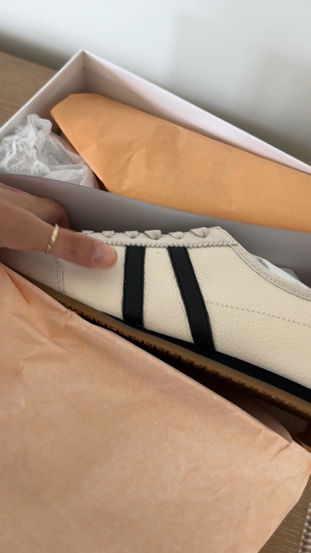 Just got in these minimalist sneakers to wear with jeans and wide leg pants.  😍😍😍

#LTKgrwm #LTKTravel #LTKmomlife