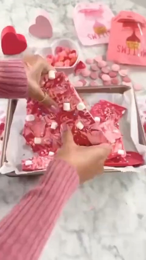 Valentine bark is such a fun gift idea for kids, it’s also so fun and easy to make with your kids!! 

#LTKParties #LTKWatchNow #LTKSeasonal