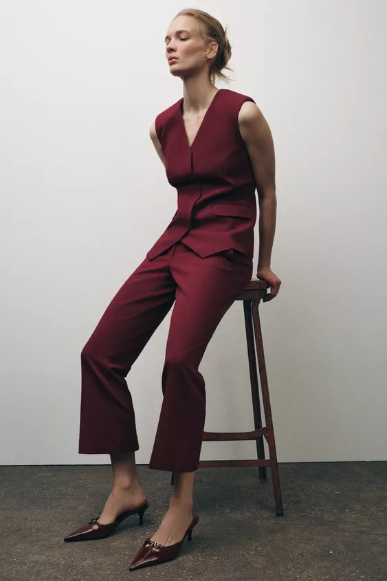 Patent finish effect mules. Front strap with buckle and elastic.Heel height: 2.8 inches (7 cm) | Zara US