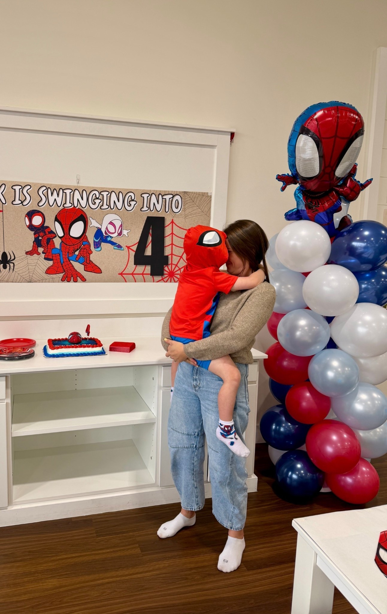 Viral Balloon Column