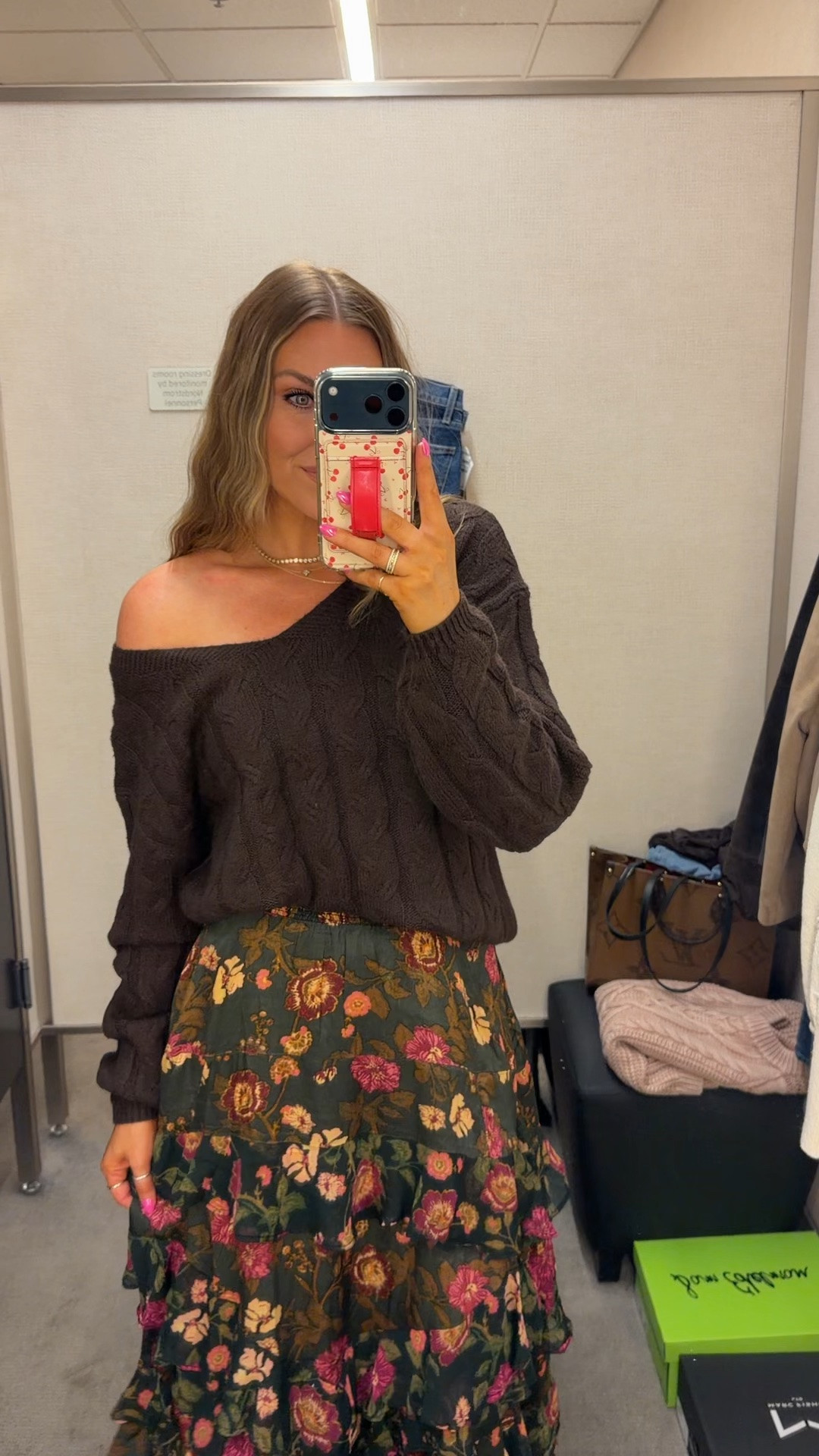 Wowow this outfit is stunning! Perfect for family photos coming up in a few months!