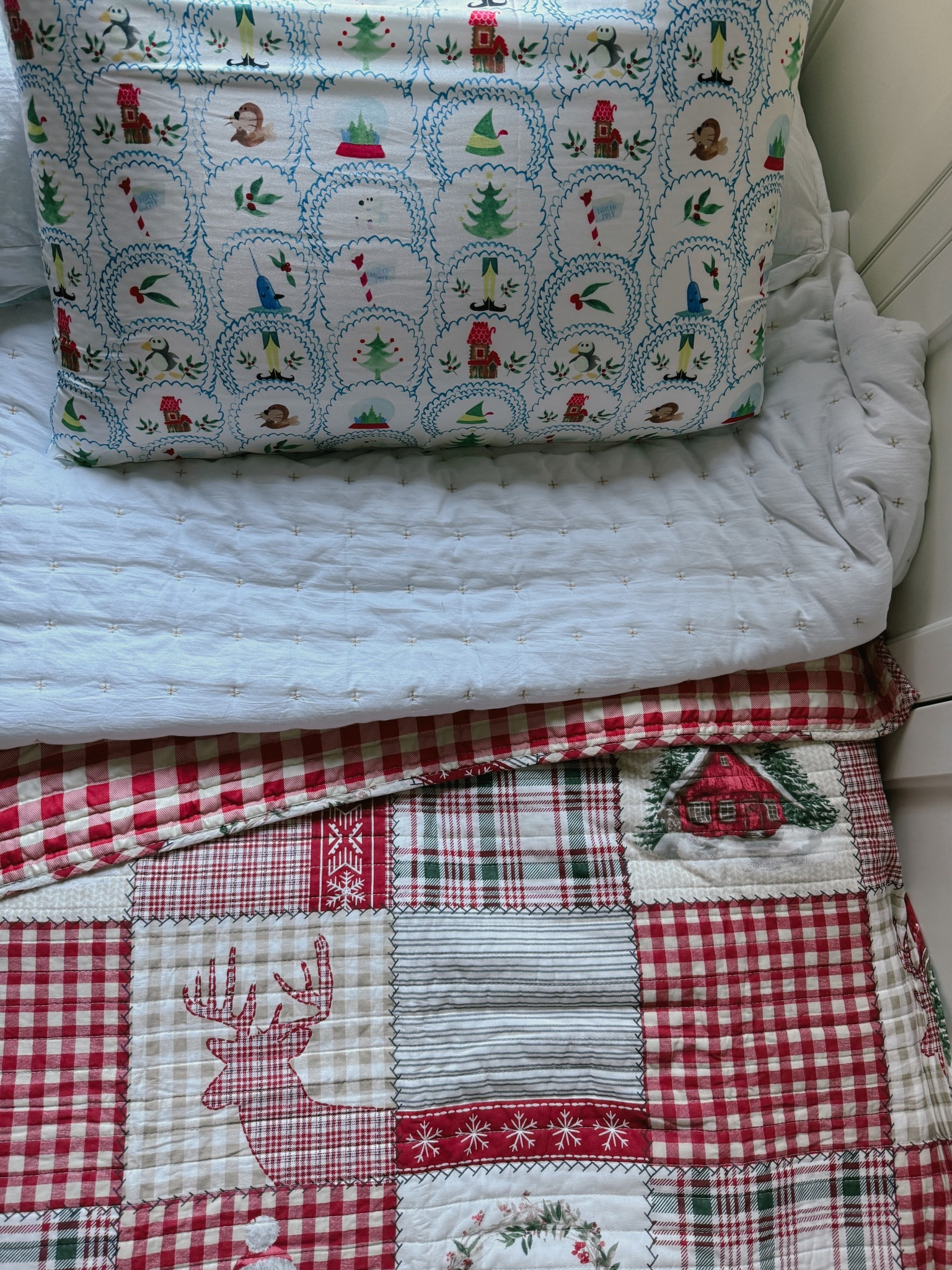 This quilt made me think of my mama and my grandma — the kind of pieces that feel like comfort, stories, and home all stitched together. 🪡🤍
#CozyHome #HeirloomStyle #CaseyLeighStyle #HomeWithHeart #QuiltLove #NostalgicDecor #AmazonHomeFinds #IntentionalHome #ComfortAndJoy #FamilyTraditions

#LTKSeasonal #LTKHome #LTKHoliday