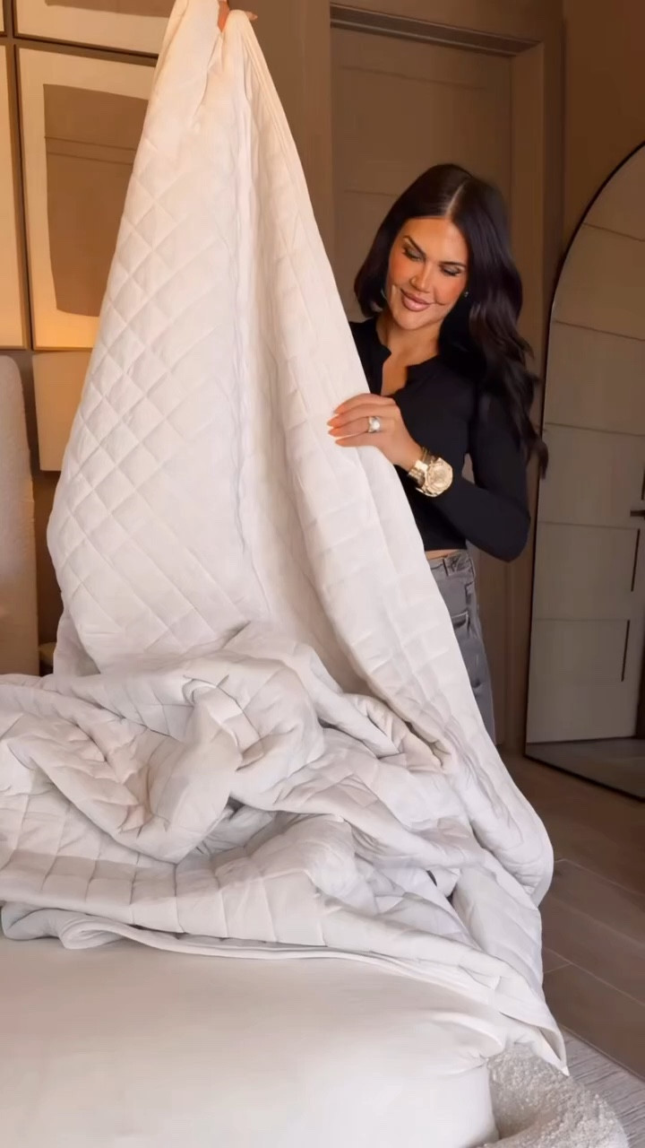 The warmer months are finally here and I needed the perfect quilt to complement my guest bedroom. I love this quilt. It’s soft, airy, and the perfect color for spring.

The best part about this quilt is that it comes in many colors 🥰￼

Guest bedroom home decor
Bedding and bedroom decor
Amazon bedding
Modern neutral home decor
RH inspired bedroom

Summerthompsonstyles 

#LTKSaleAlert #LTKHome #LTKU