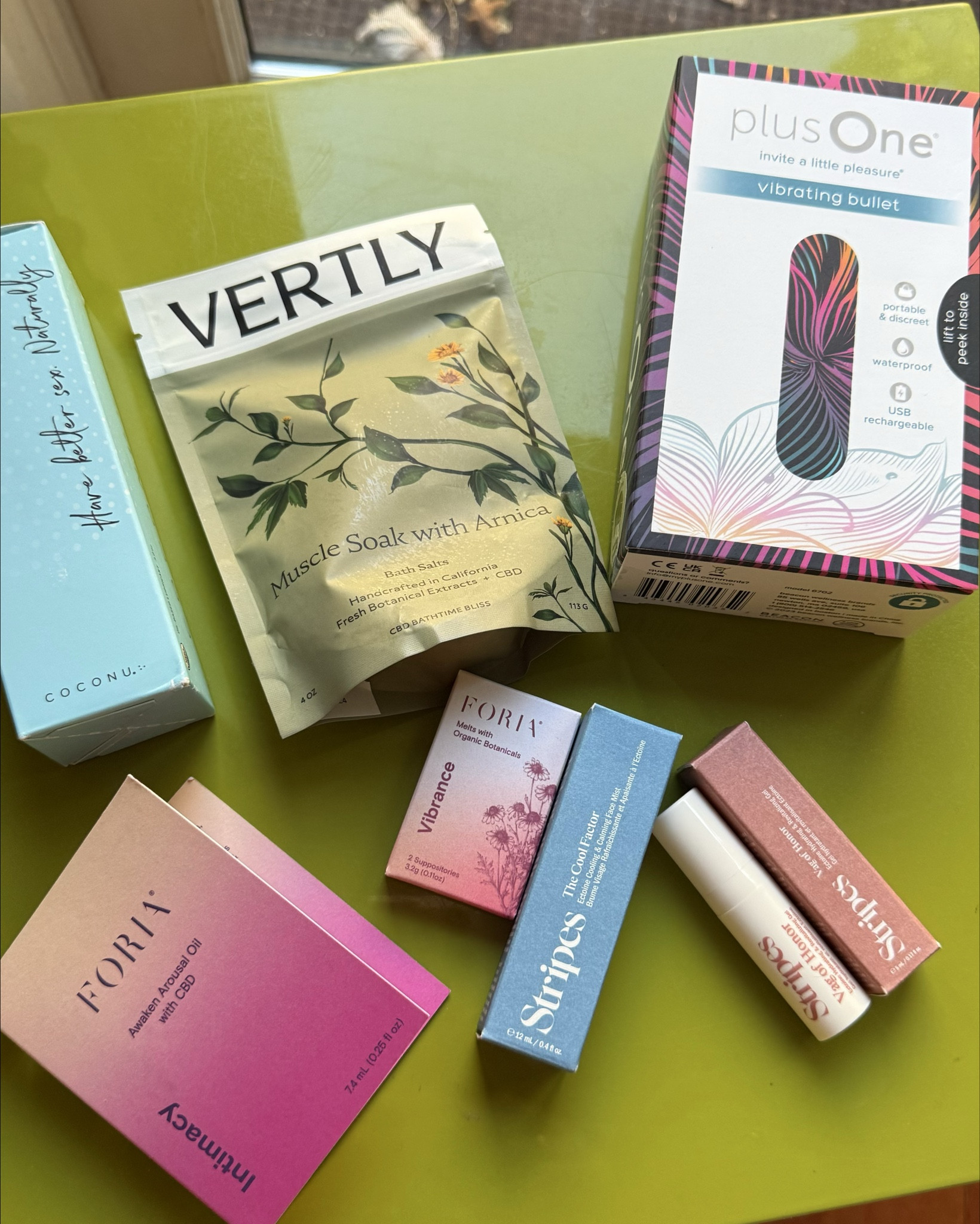 Ever wondered what kind of goodies you’d find at a menopause wellness event? Well, let me introduce you to the ultimate surprise stash from the Swell Symposium — the goodie bag filled with products you never knew you needed, and a few you probably didn’t even know existed. From blissful soaks to unexpected twists, let’s dive in!