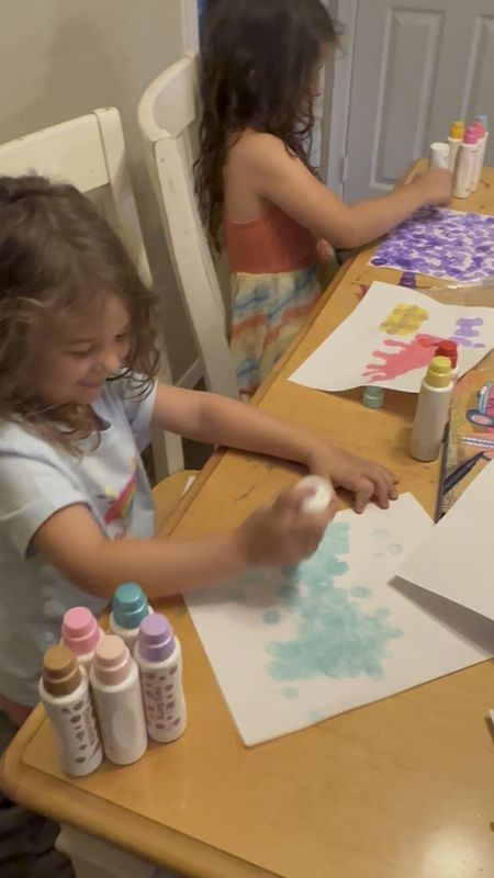 Dot paint for kids. Such an easy way for kids to paint without the mess!!

#LTKVideo #LTKKids #LTKFindsUnder50