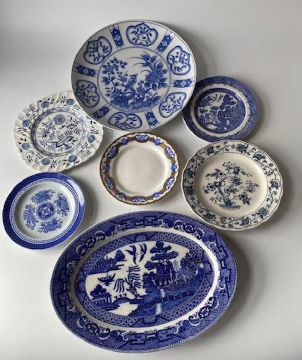 Blue & white mismatched plate sets for wall decor - a timeless, collected way to bring blue & white beauty to your home.

Blue & White. Chinoiserie. Plate Wall. Vintage Finds. Dining Room. Living Room. Entryway. Kitchen. Lavender Rose Home. Classic + Collected Home.



#LTKHome