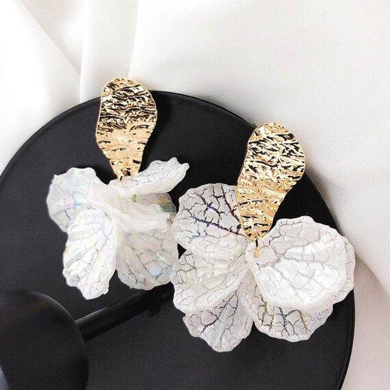 Elegant floral dangle earring, shell wedding gift, White flower earrings,  fairy bridal earrings,... | Etsy (US)