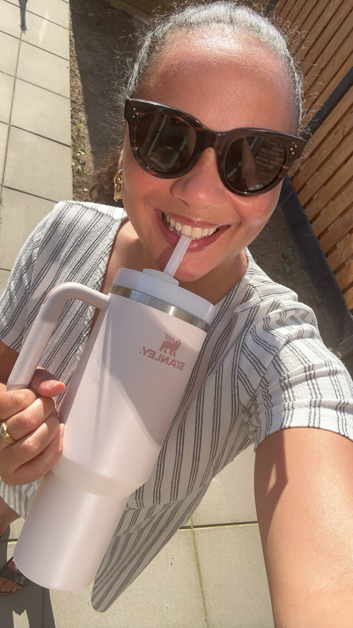 Stanley Quencher, the best to keep my drinks cool in this hot weather. Perfect for my water intake. Using it on a daily basis #stanleycup #stanley 

#LTKnederlands