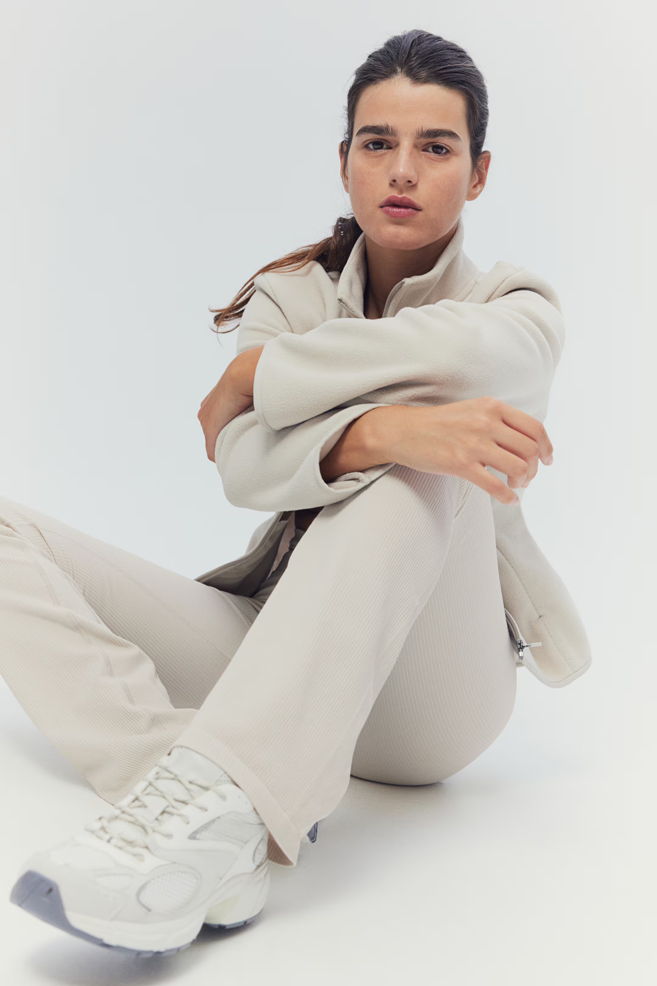 Seamless Flared Sports Leggings in DryMove™ - Light beige - Ladies | H&M US | H&M (US + CA)