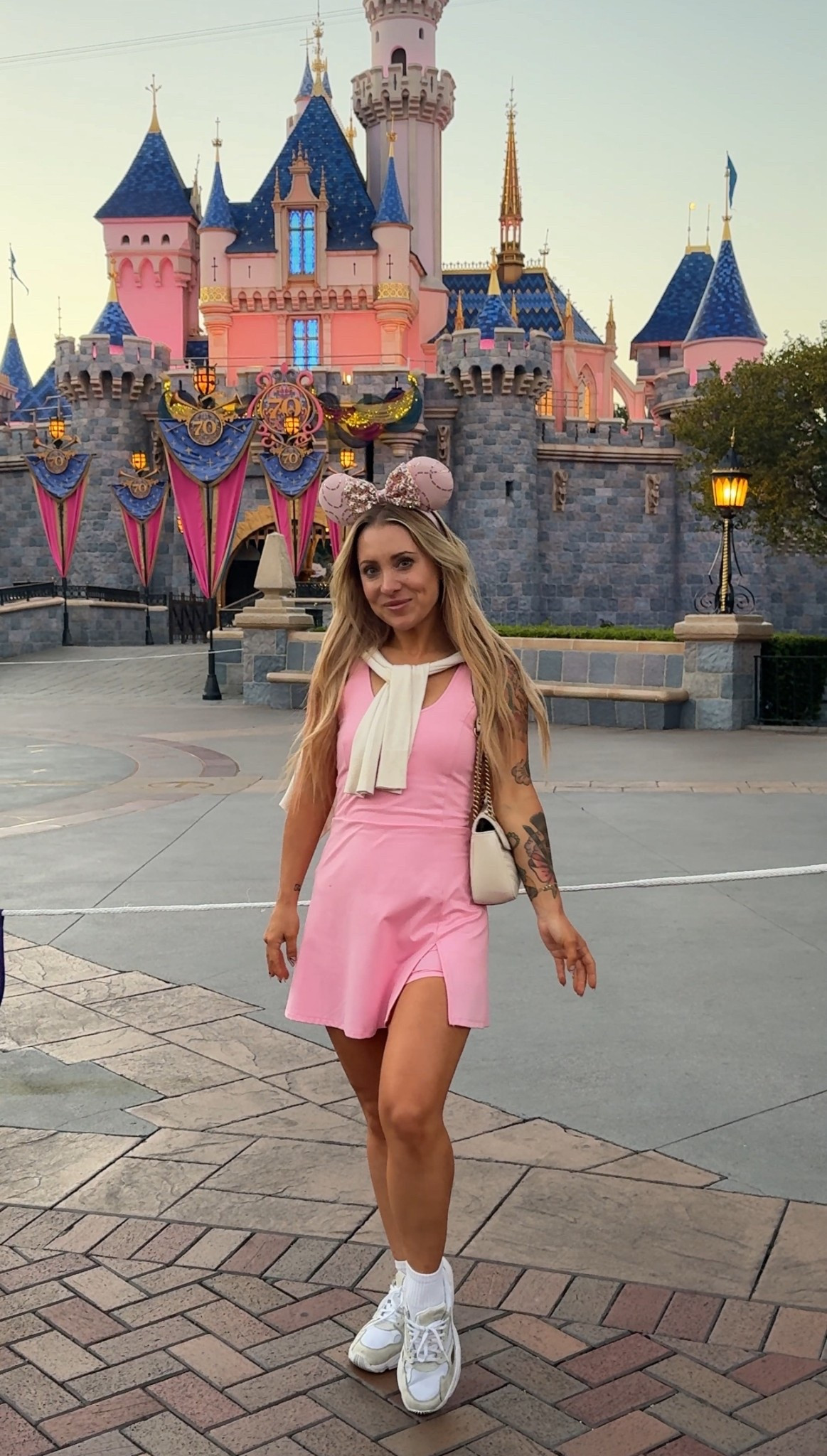 Comfortable + cute all day Disney outfit for moms! 🏰🎠🎢🐭💫

#LTKFindsUnder100 #LTKSaleAlert #LTKStyleTip