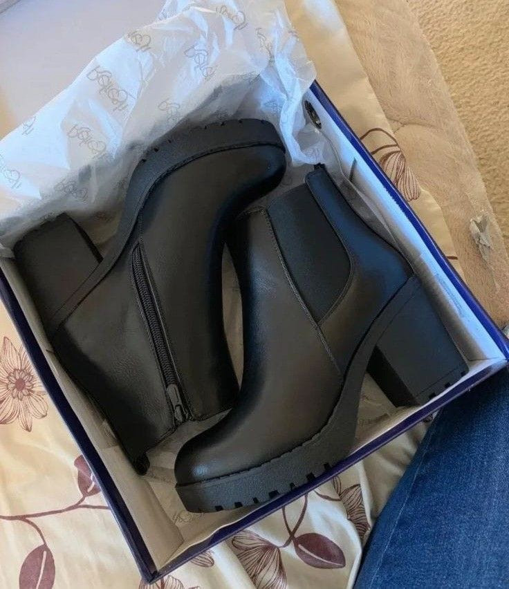 Chegouu🫶🏻Nesse clima friozinho,nada melhor do que um calçado confortável e quentinho né?E o melhor.... você pode compor vários looks incríveis com ele🥰Amo calçados Versáteis.

#LTKbrasil #LTKbeleza #LTKshoes