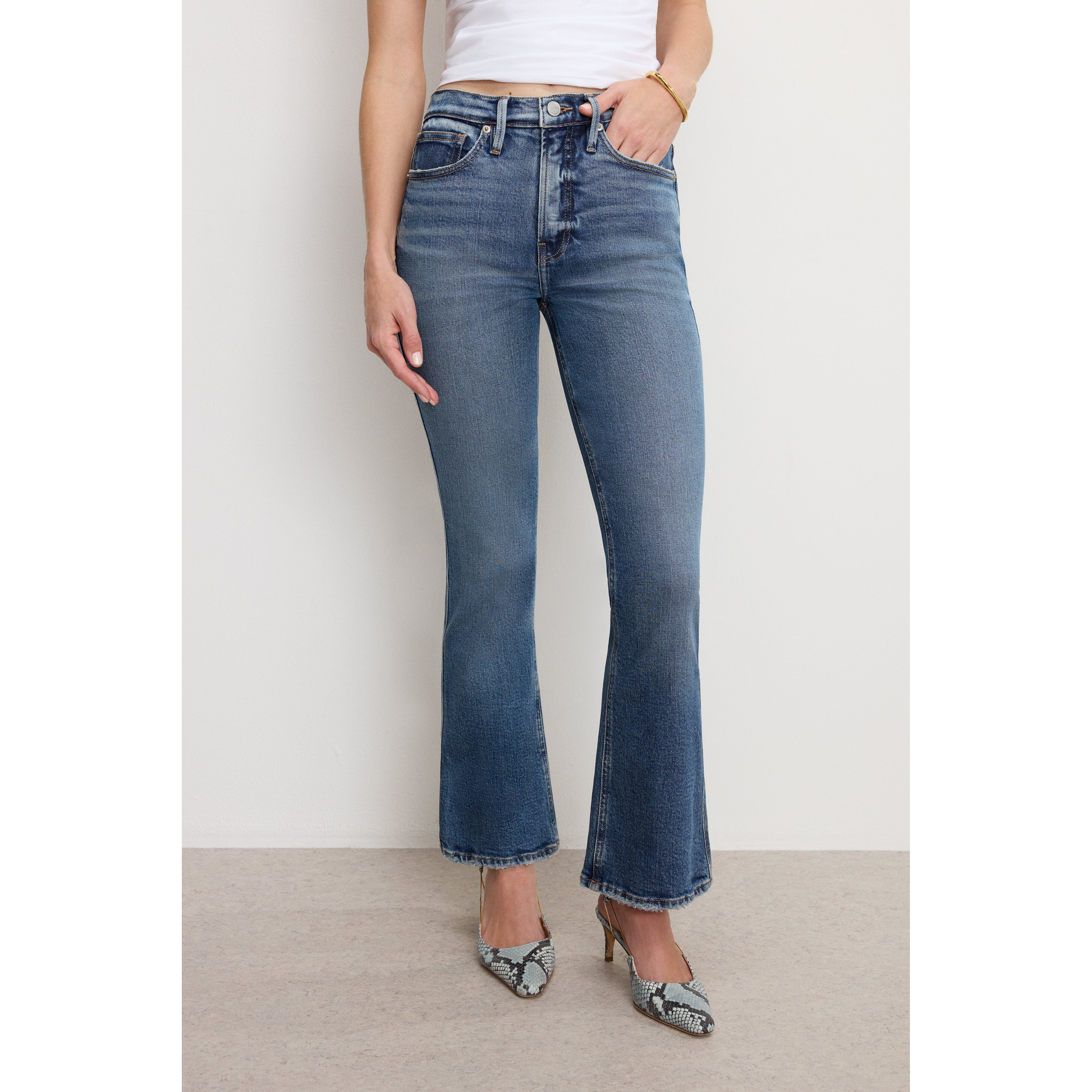 Women's Good Kick Flare Jeans | Indigo, 4 Size 16 Plus | Good American by Khlo� Kardashian | Good American