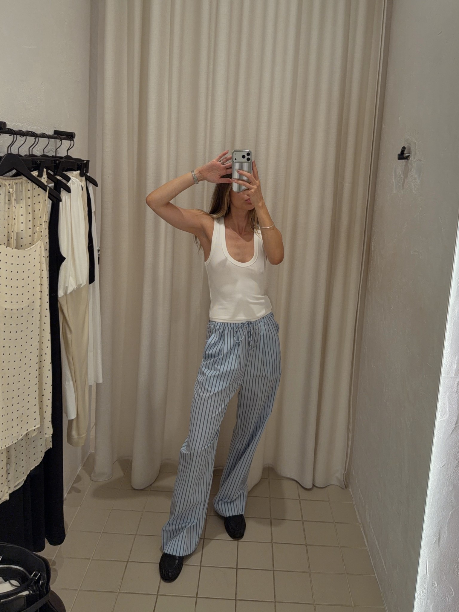 Ok I will be living in these pants!! Wearing a size XS in pants & tank top! #dissh

#LTKaustralia #LTKsummer #LTKstyletip