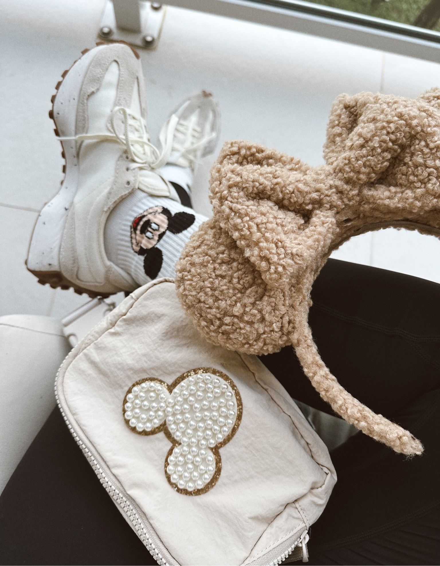 Disney 🐭 #disney #disneyworld #disneyland #minnie #mickey #disneyoutfit #disneyootd #neutraldisney #sherpaears #minnieeara #mickeyears #mickeypatch #mickeybag #stoneyclover #newbalance #disneyfinds #amazon 

#LTKfindsunder50 #LTKtravel #LTKSeasonal