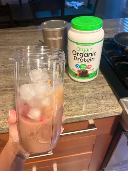 Found a protein powder that I actually like & I’m obsessed with my morning shakes now 👏🏻

2 scoops of powder
A few frozen strawberries 
A scoop of peanut butter
Water
Ice

Healthy meals
Protein shakes
Organic protein
Blenders

#LTKHome #LTKFitness