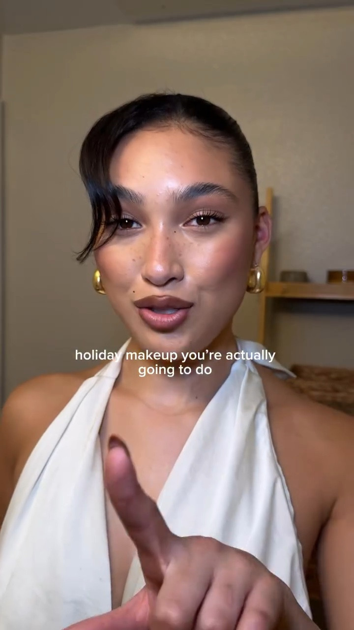 another holiday makeup you’re actually going to wear 🎀 
products 
products
@rarebeauty brow gel, liquid contour in serene and solace
@rhode barrier butter, glazing mist 
@milkmakeup hydro grip primer 
@kyliecosmetics skin tint
@hourglasscosmetics concealer
@hudabeauty easy bake powder
@moonglaze powder bronzer
@patricktabeauty blush in she’s so seductive
@onesize setting mist spf @maccosmetics lip liner in cork, satin lip stick in cool teddy @L’Oréal Paris telescopic mascara
@makeupforever lip liner in anywhere caffeine, and endless cacao