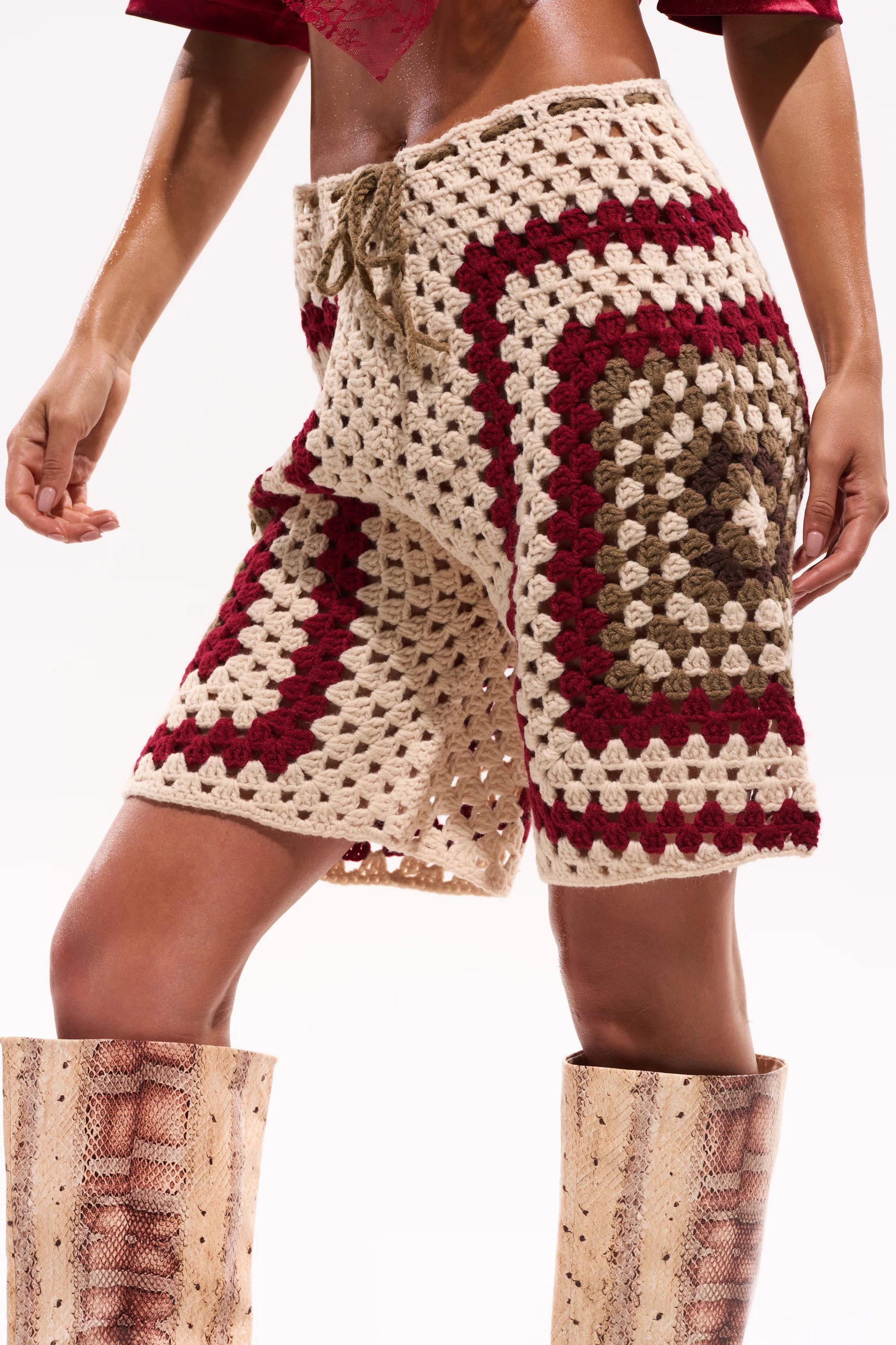 VACATION VIBES CROCHET SHORT | AKIRA